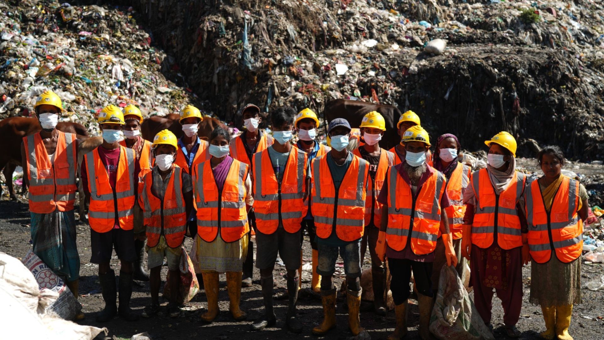 চট্টগ্রাম থেকে প্লাস্টিক সিটের শ্রমিকরা