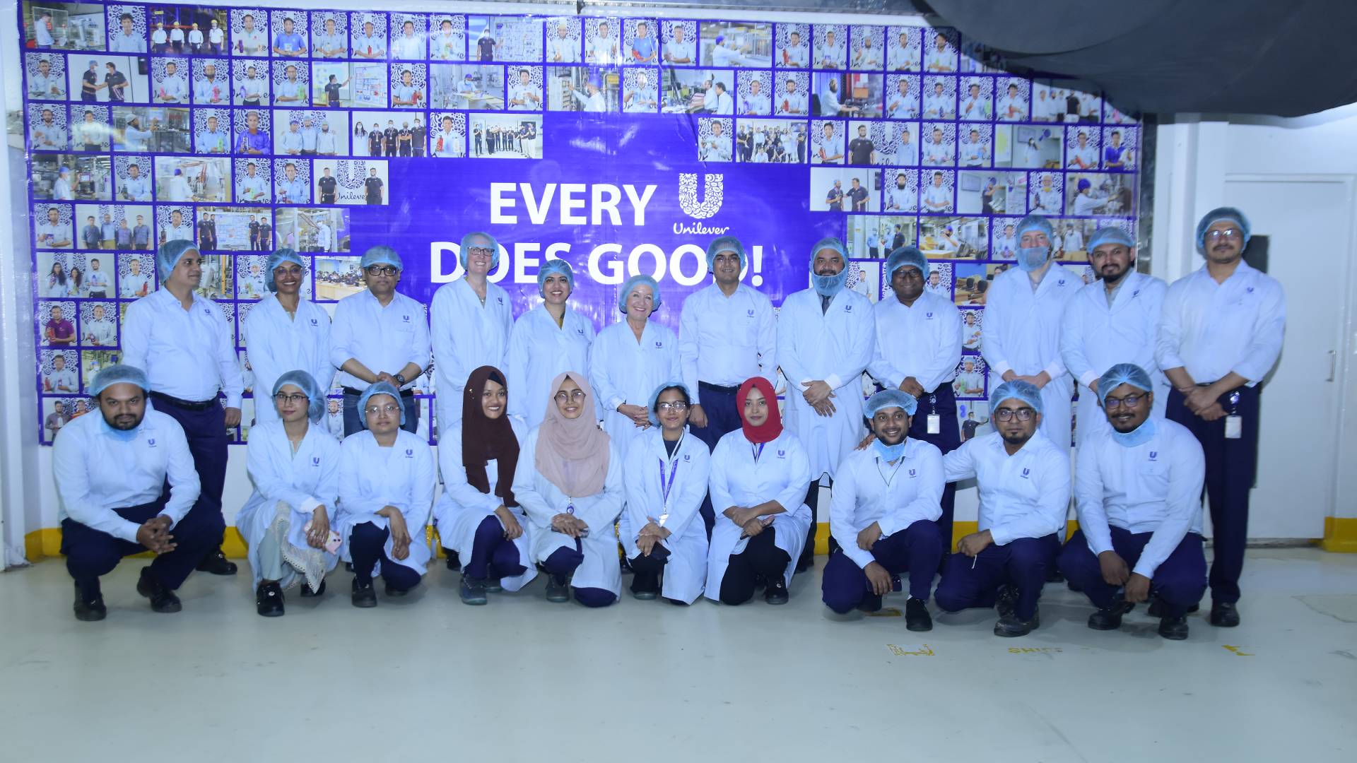 কালুরঘাট ফ্যাক্টরিতে ব্যারোনেস রোজি উইন্টারটন