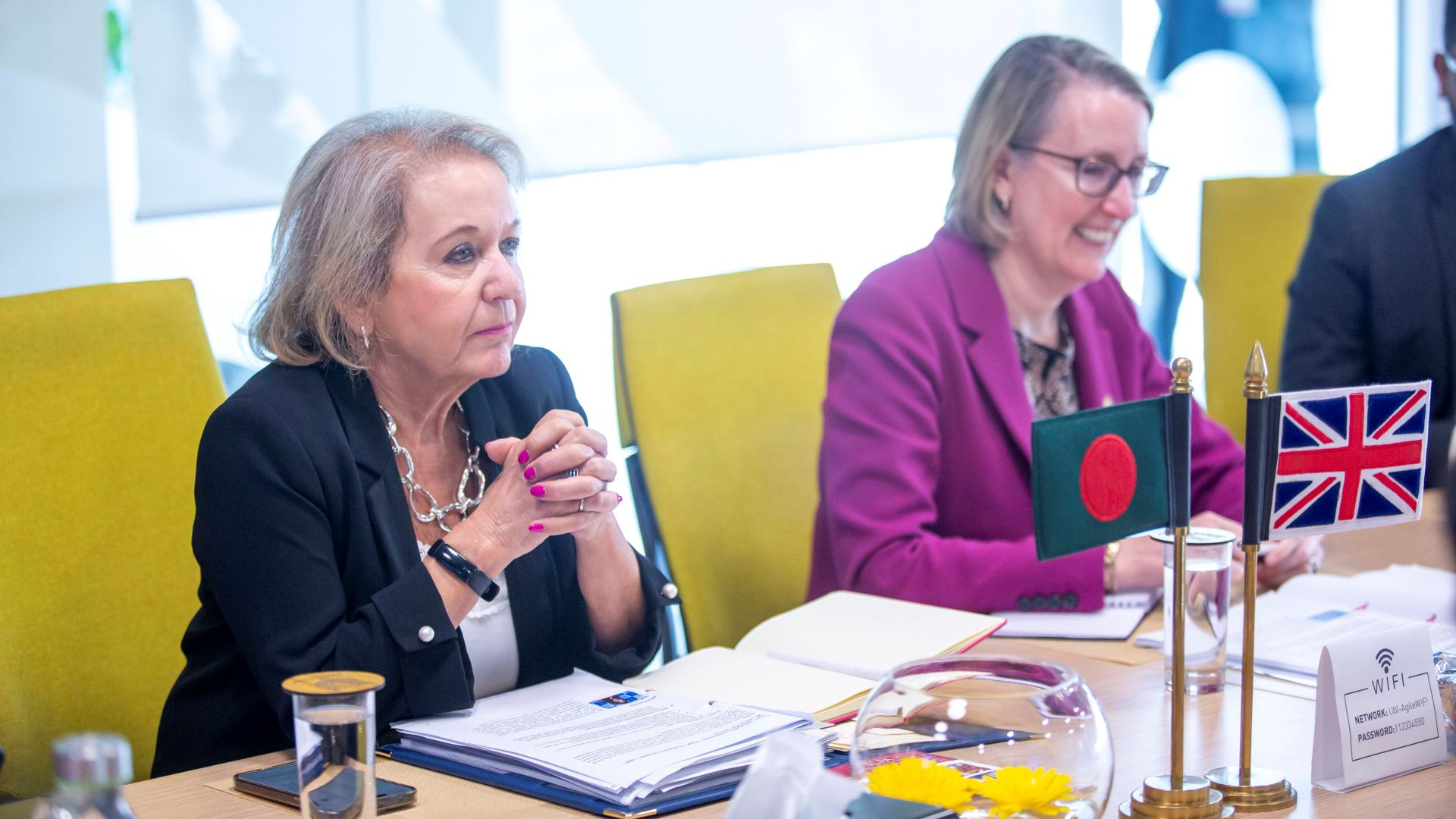 আলোচনা সভায় ব্যারোনেস উইন্টারটন ও সারা কুক