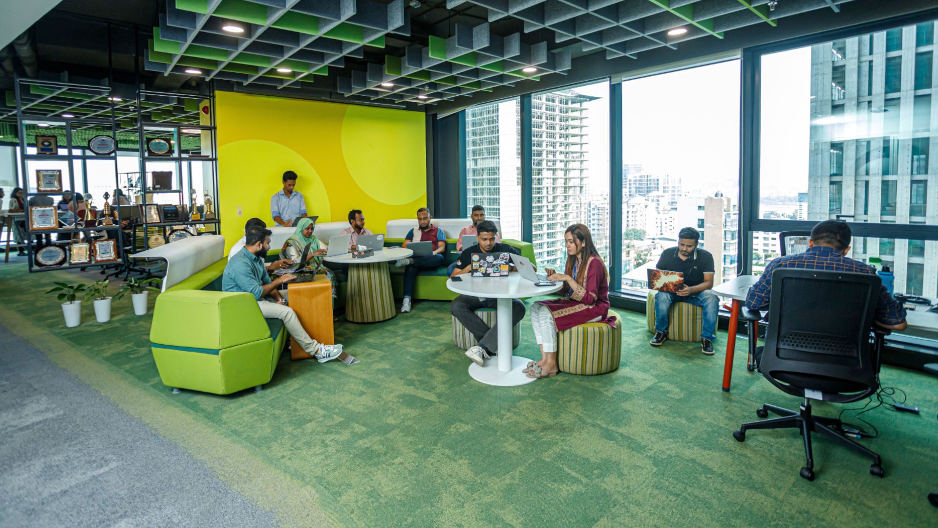 কর্মস্থলে ইউবিএল এমপ্লয়ী