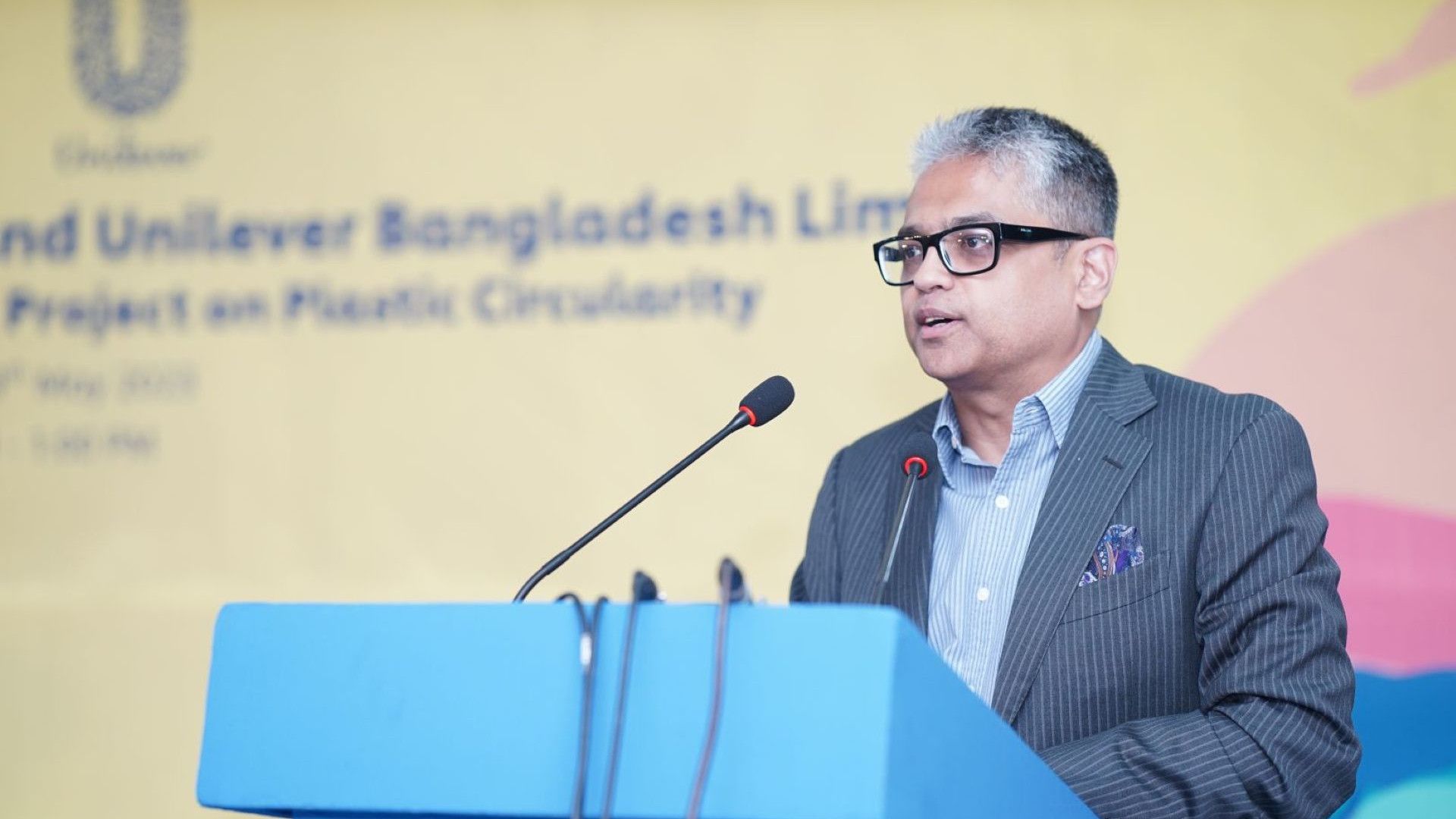 জাভেদ আখতার ইভেন্টে স্পিচ দিচ্ছেন